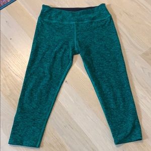 Beyond Yoga • Green Spacedye Cropped Leggings